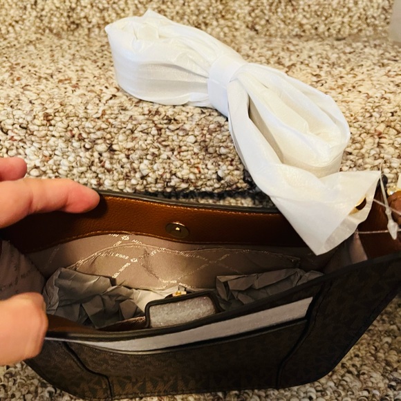 Michael Kors Briley crossbody bag - Picture 3 of 3